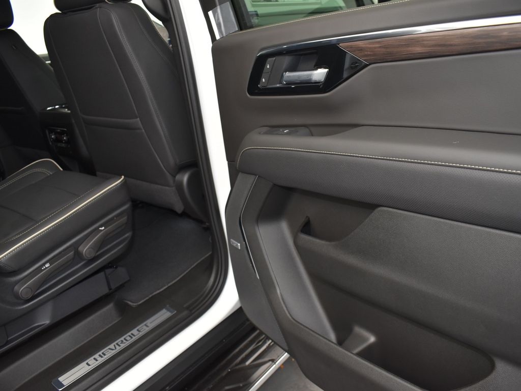 2025 Iridescent Prl Chevrolet Suburban Premier RWD SUV