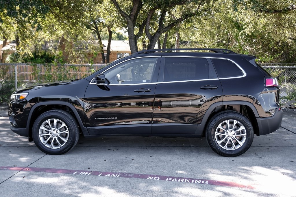 used 2022 Jeep Cherokee car, priced at $25,013