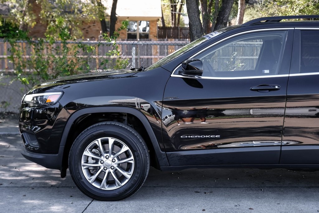 used 2022 Jeep Cherokee car, priced at $25,013