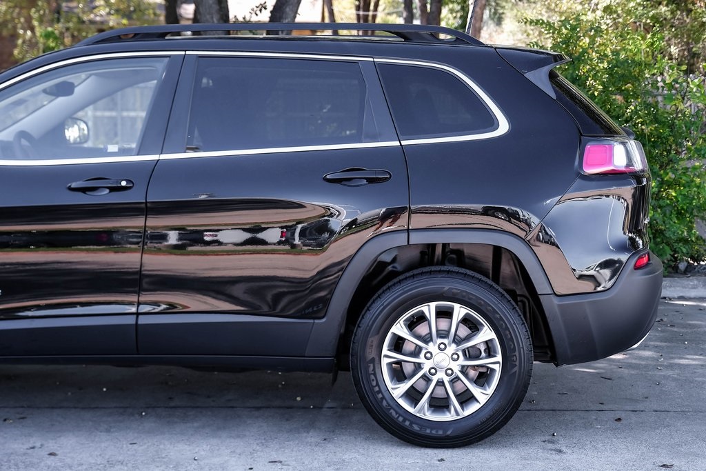 used 2022 Jeep Cherokee car, priced at $25,013