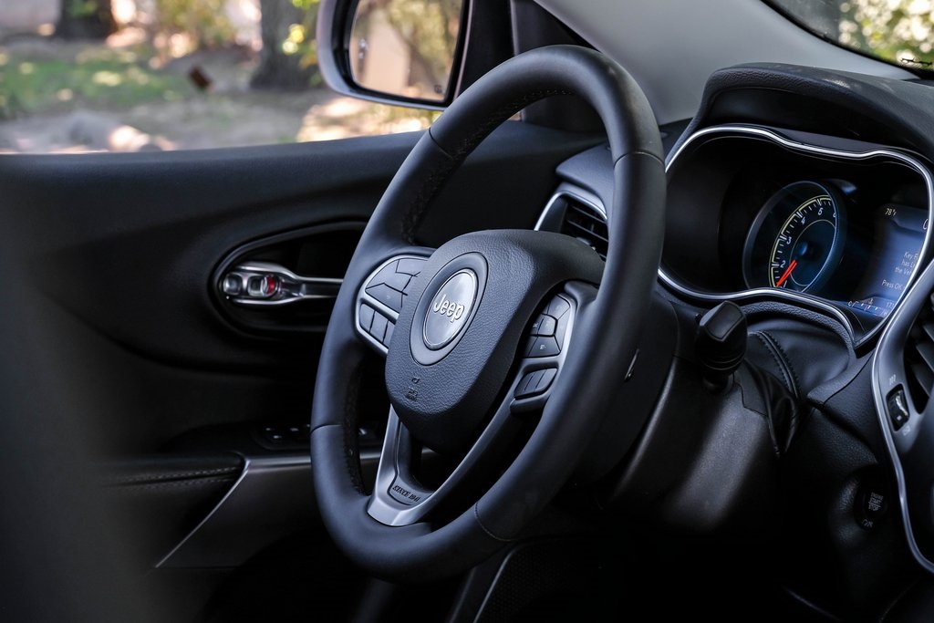 used 2022 Jeep Cherokee car, priced at $25,013