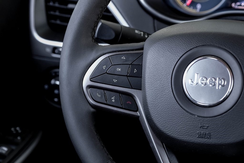 used 2022 Jeep Cherokee car, priced at $25,013