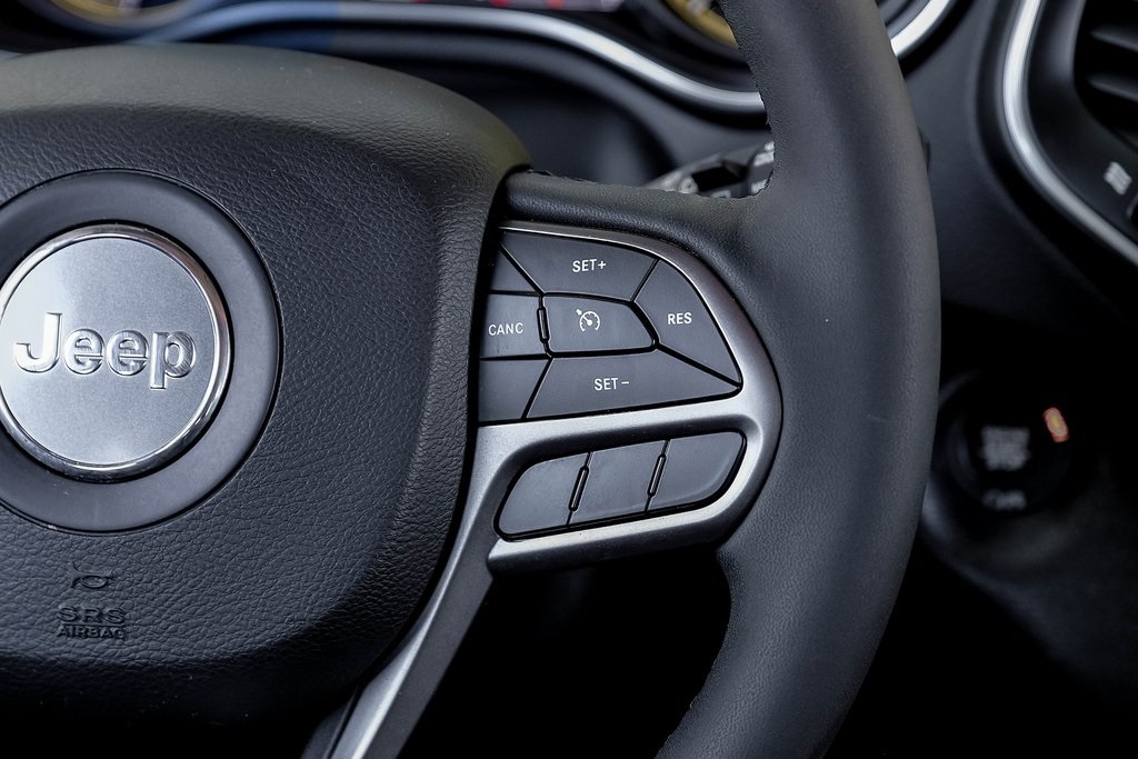 used 2022 Jeep Cherokee car, priced at $25,013