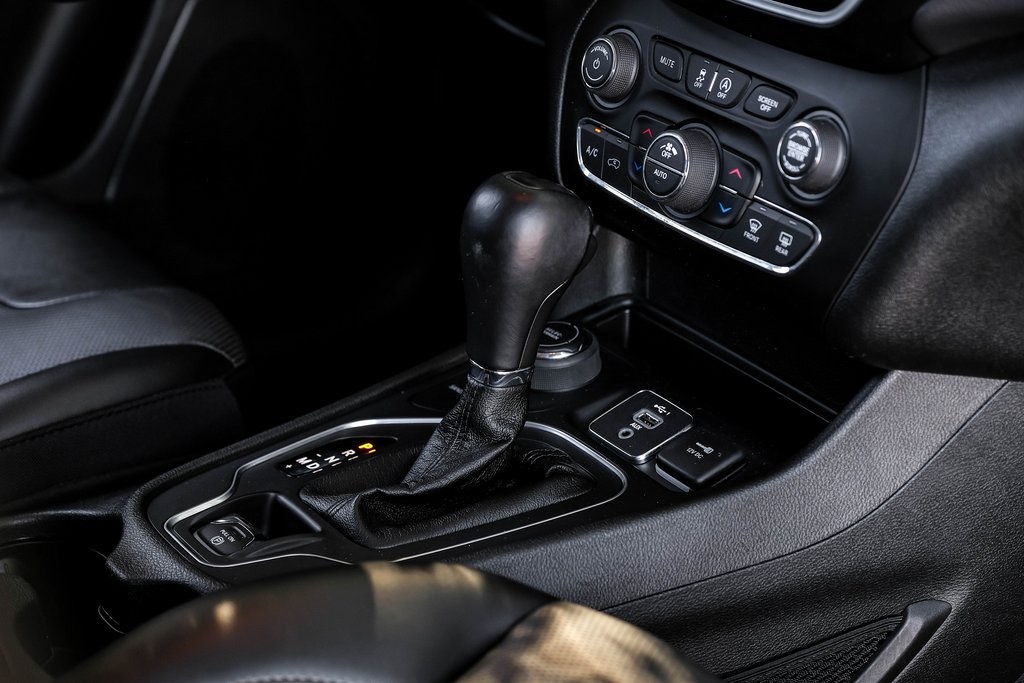 used 2022 Jeep Cherokee car, priced at $25,013