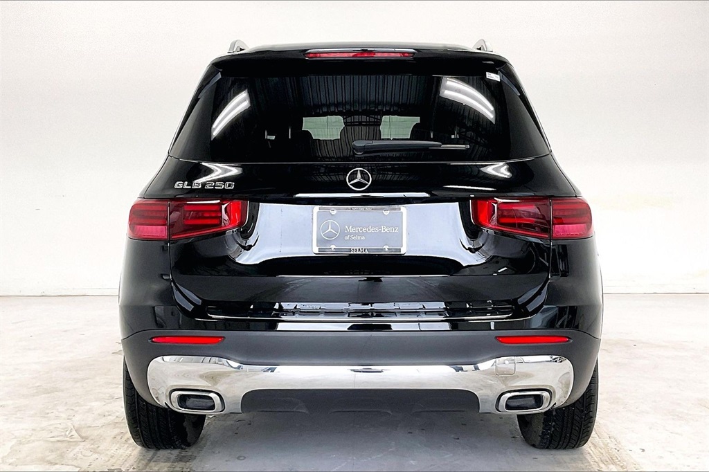 2025 Mercedes Benz GLB 250 photo 4