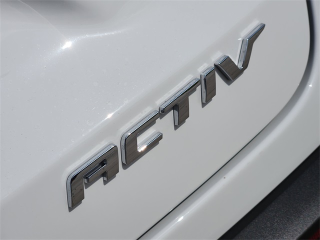 2025 Summit White Chevrolet Trax ACTIV FWD SUV