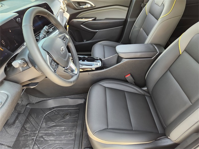 2025 Summit White Chevrolet Trax ACTIV FWD SUV