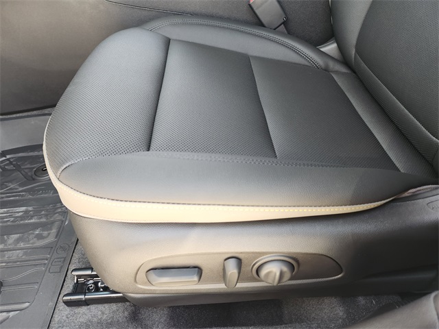 2025 Summit White Chevrolet Trax ACTIV FWD SUV