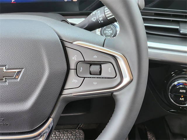 2025 Summit White Chevrolet Trax ACTIV FWD SUV