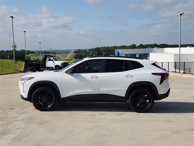 2025 Summit White Chevrolet Trax ACTIV FWD SUV