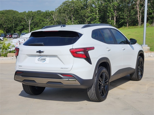 2025 Summit White Chevrolet Trax ACTIV FWD SUV