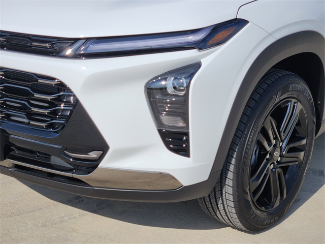 2025 Summit White Chevrolet Trax ACTIV FWD SUV