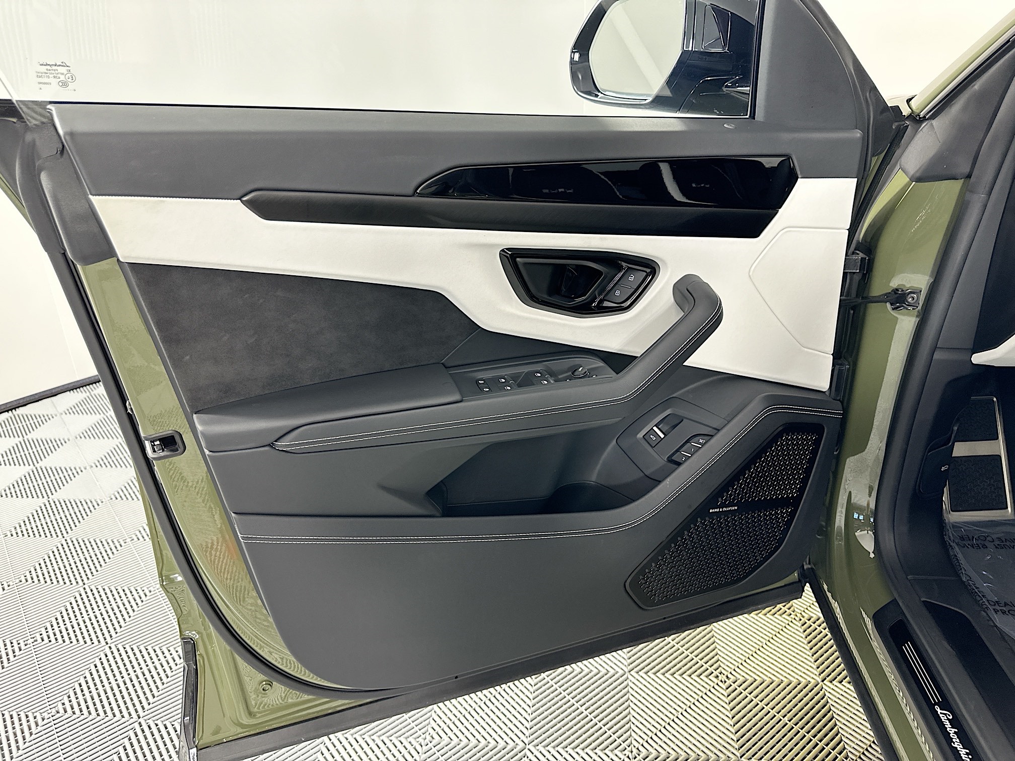 used 2024 Lamborghini Urus car, priced at $274,995