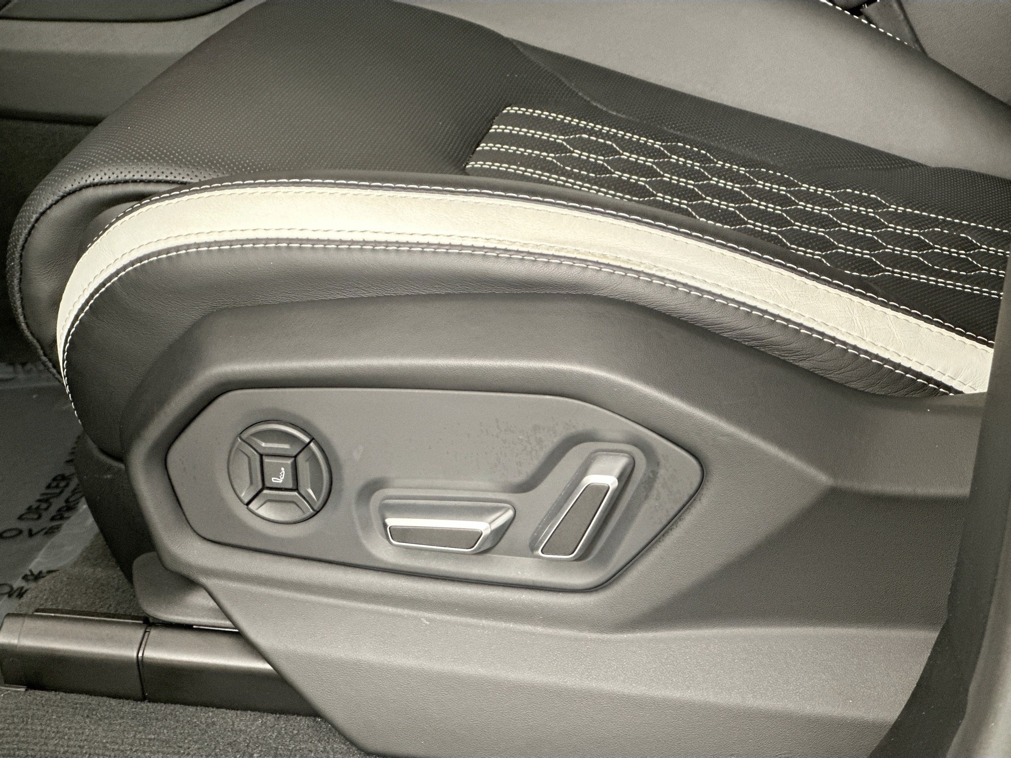 used 2024 Lamborghini Urus car, priced at $274,995