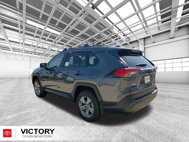 2025 Toyota RAV4 XLE photo 4