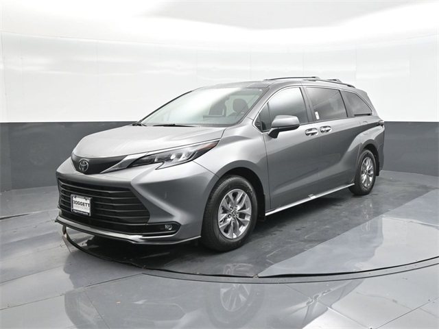 2026 Toyota Sienna XLE's photo