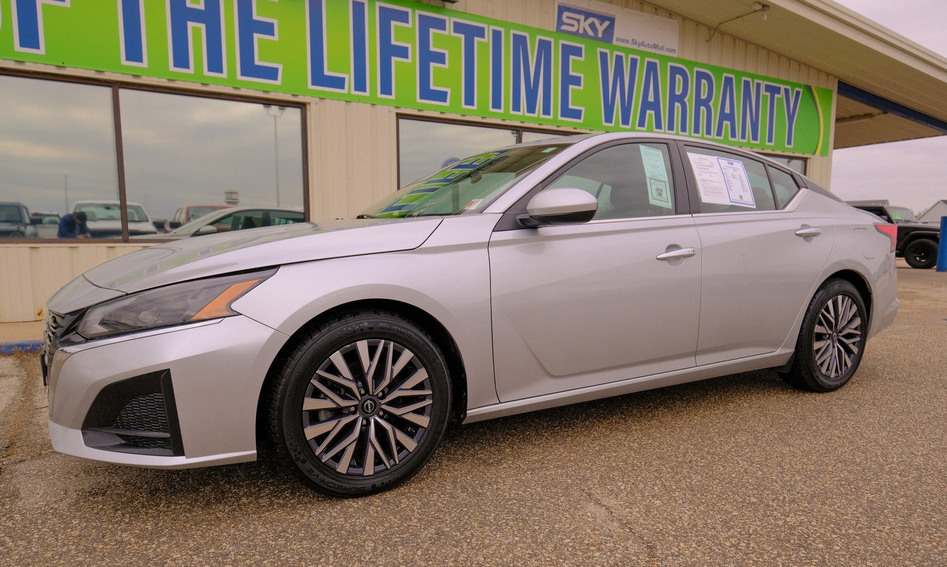 Used 2023 Nissan Altima SV with VIN 1N4BL4DV1PN331296 for sale in Center Point, IA