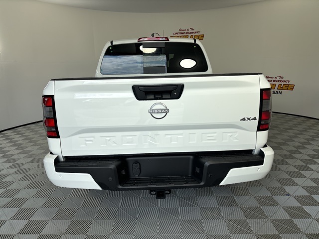 2025 Glacier White Nissan Frontier SV 4X4 Truck