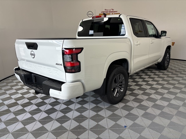 2025 Glacier White Nissan Frontier SV 4X4 Truck