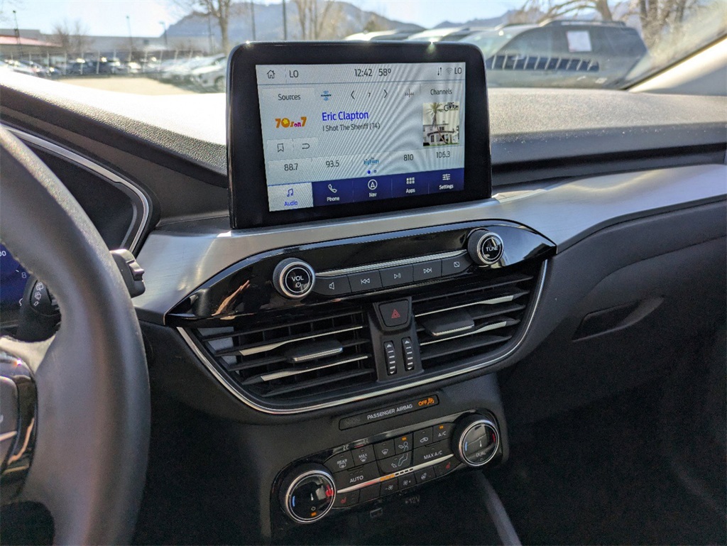 2022 Ford Escape Titanium photo 17