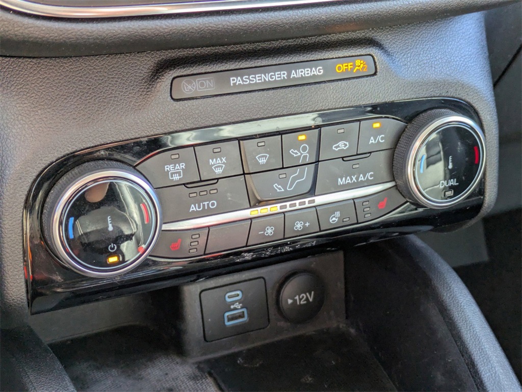 2022 Ford Escape Titanium photo 19