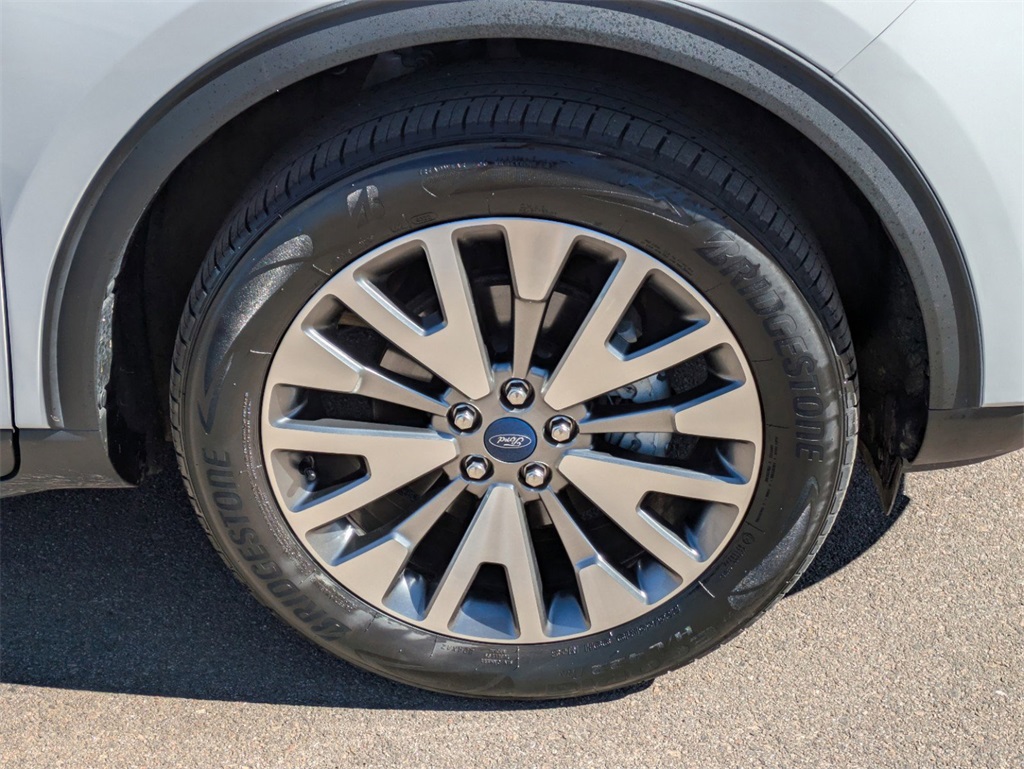 2022 Ford Escape Titanium photo 28