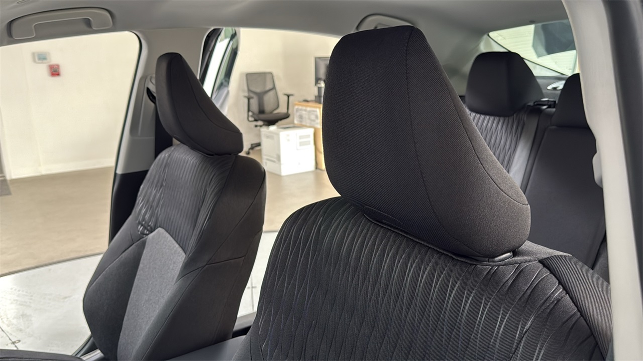 2025 Toyota Camry LE photo 13