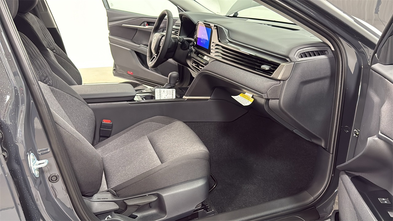 2025 Toyota Camry LE photo 18