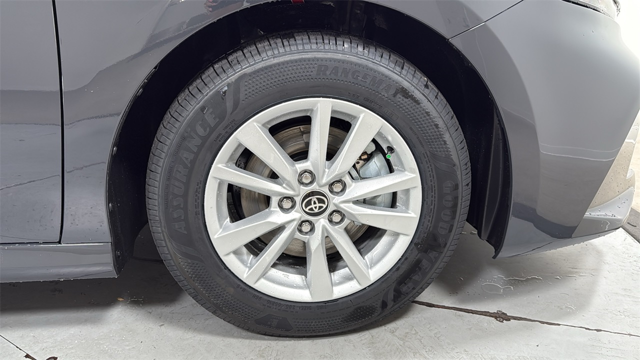 2025 Toyota Camry LE photo 21