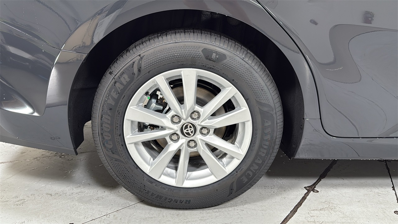 2025 Toyota Camry LE photo 22