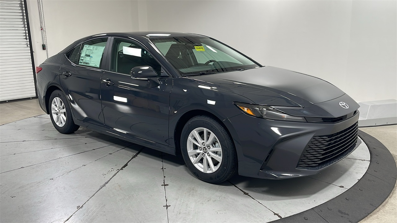 2025 Toyota Camry LE photo 3