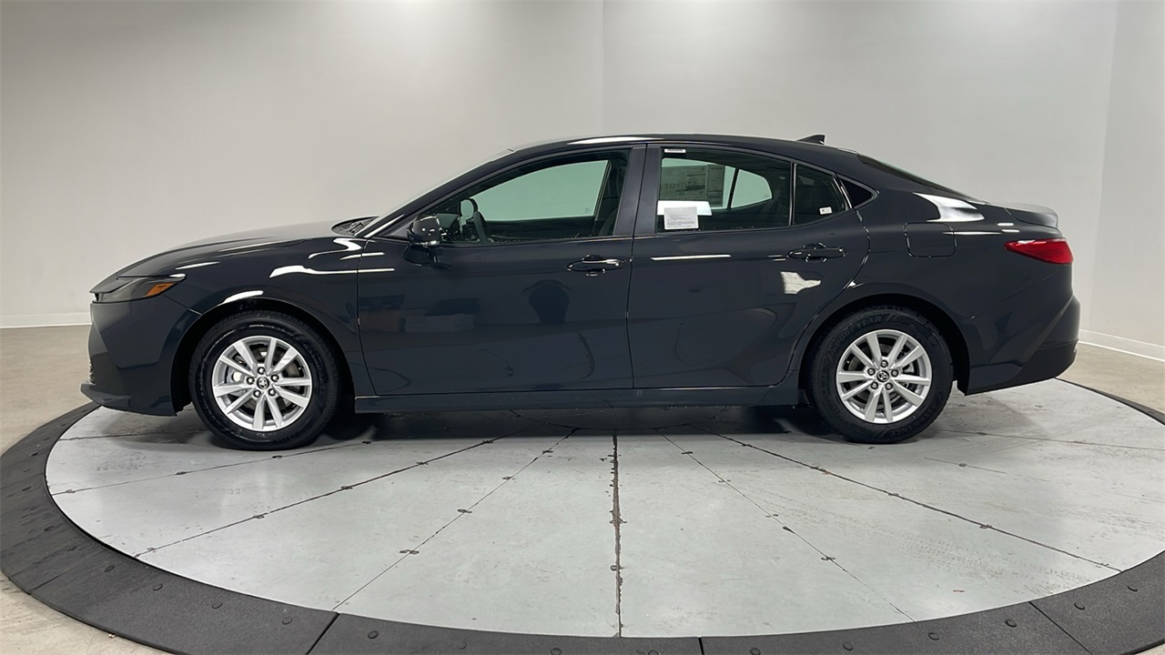2025 Toyota Camry LE photo 8