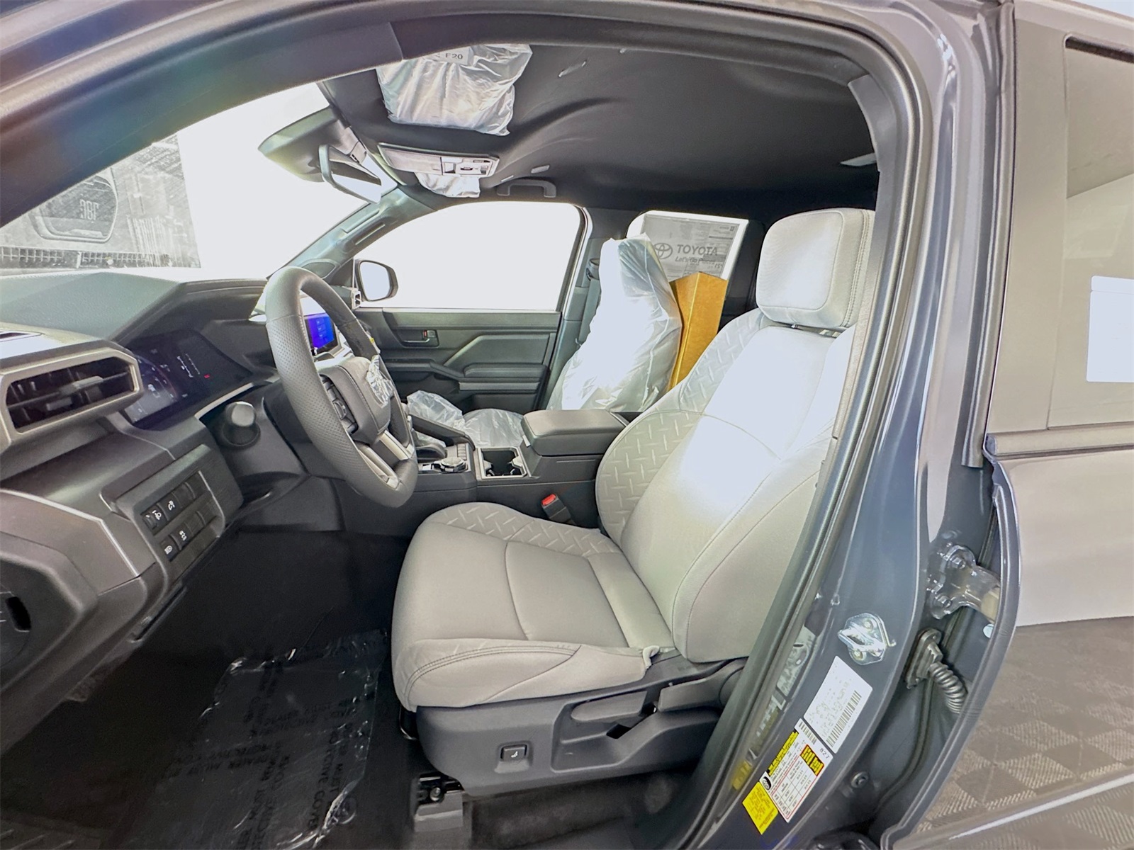 2025 Toyota Tacoma SR5 Double Cab photo 11