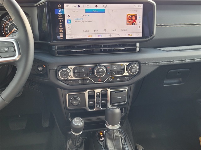 2025 Jeep Wrangler 4-Door Sahara 4x4