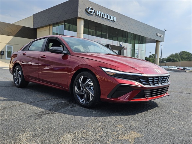 2025 Hyundai Elantra SEL's photo
