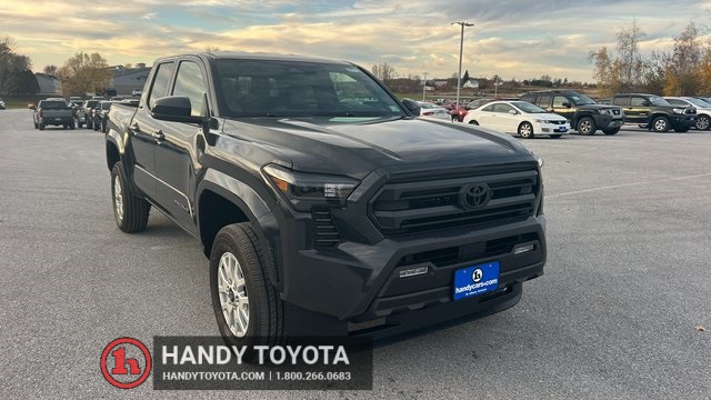 2025 Toyota Tacoma SR5's photo