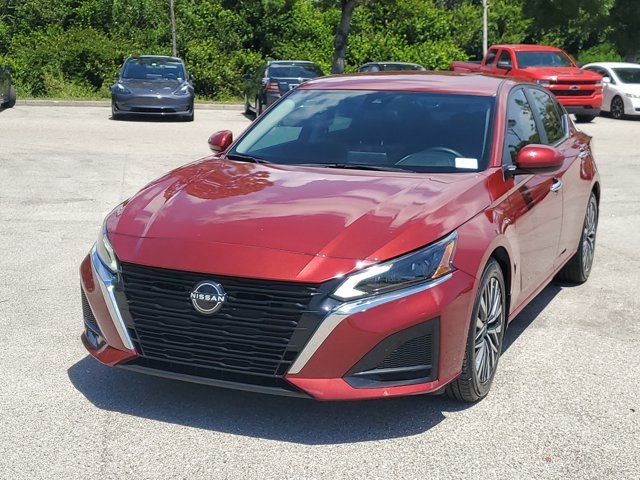 2023 Scarlet Ember Tintcoat Nissan Altima 2.5 SV FWD Sedan