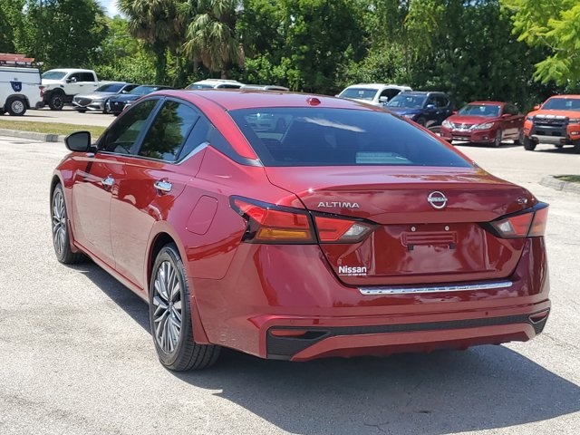 2023 Scarlet Ember Tintcoat Nissan Altima 2.5 SV FWD Sedan