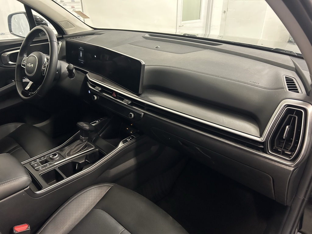 used 2024 Kia Sorento car, priced at $27,749
