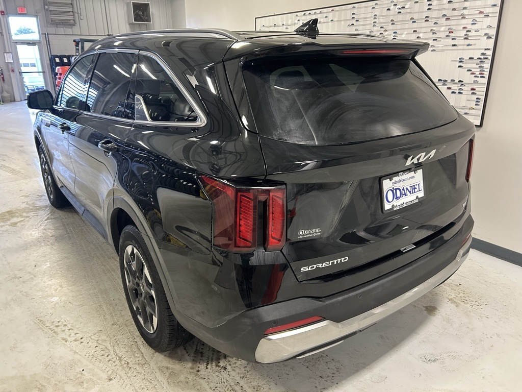 used 2024 Kia Sorento car, priced at $27,749