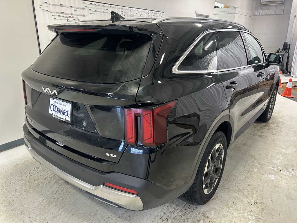 used 2024 Kia Sorento car, priced at $27,749
