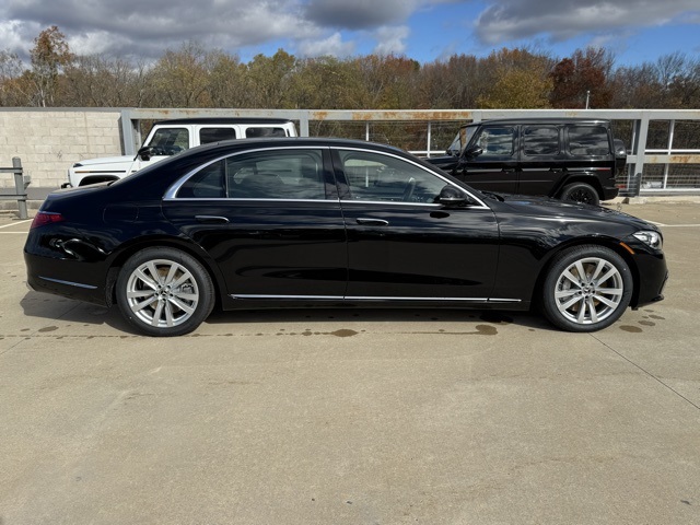 2026 Mercedes Benz S 500 4MATIC photo 2