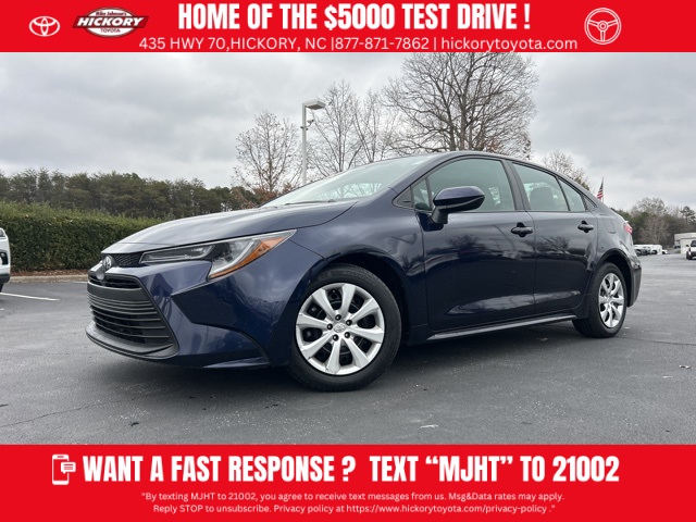 2024 Toyota Corolla LE's photo