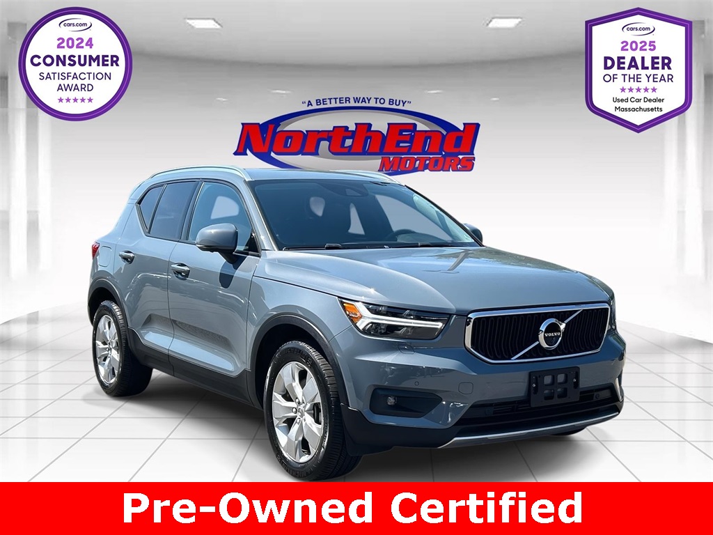 2022 Thunder Gray Metallic Volvo XC40 Momentum AWD SUV