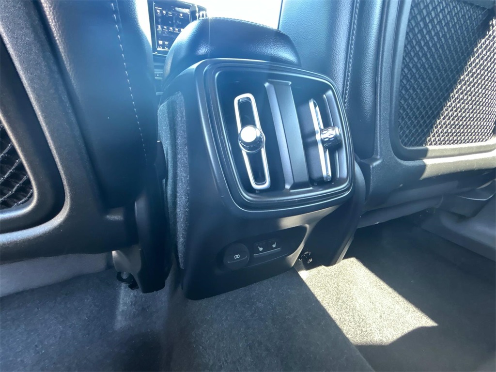 2022 Thunder Gray Metallic Volvo XC40 Momentum AWD SUV