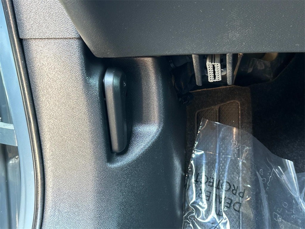 2022 Thunder Gray Metallic Volvo XC40 Momentum AWD SUV