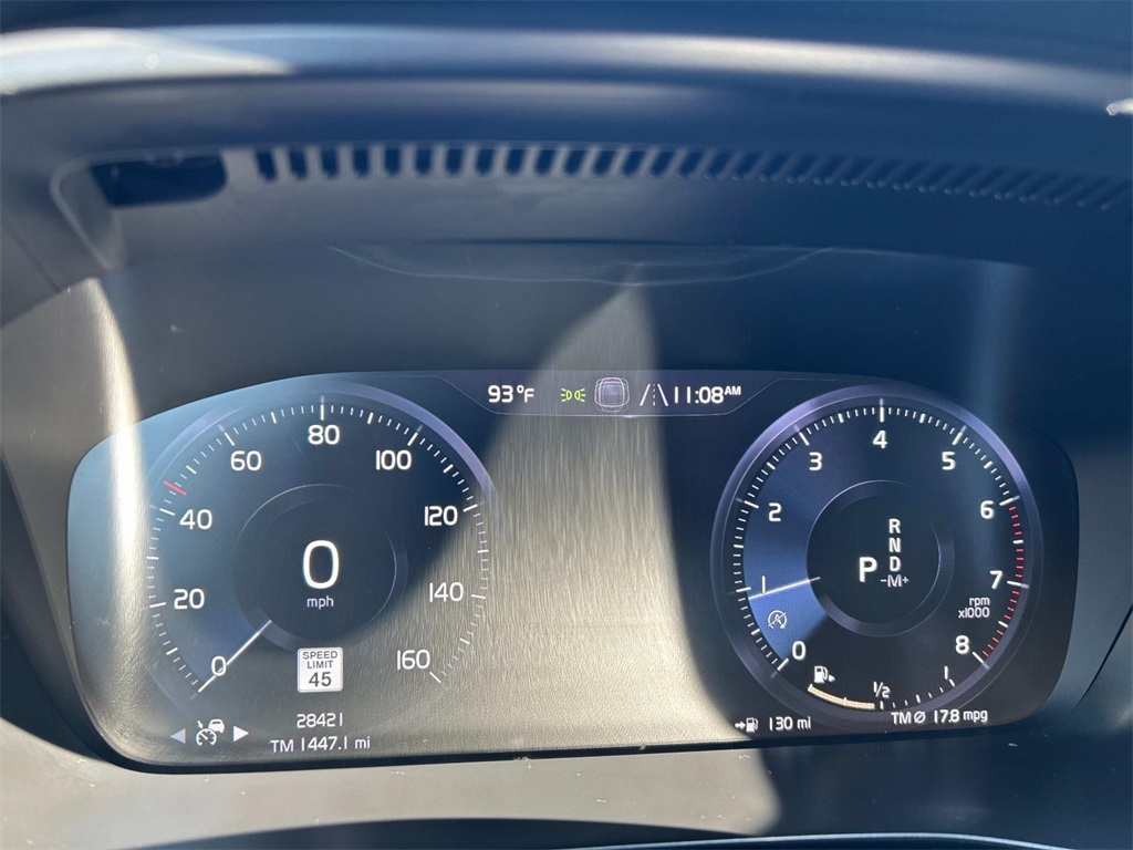 2022 Thunder Gray Metallic Volvo XC40 Momentum AWD SUV