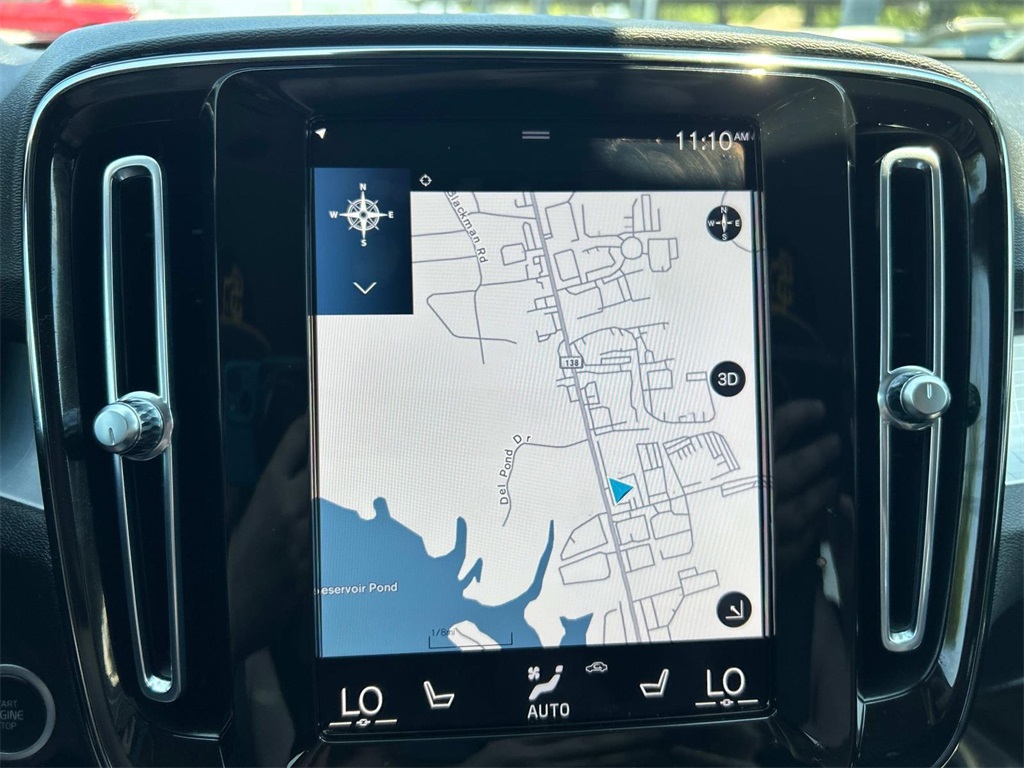 2022 Thunder Gray Metallic Volvo XC40 Momentum AWD SUV