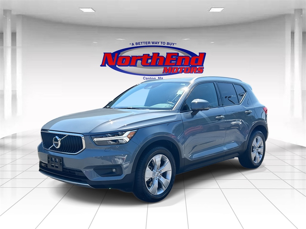 2022 Thunder Gray Metallic Volvo XC40 Momentum AWD SUV