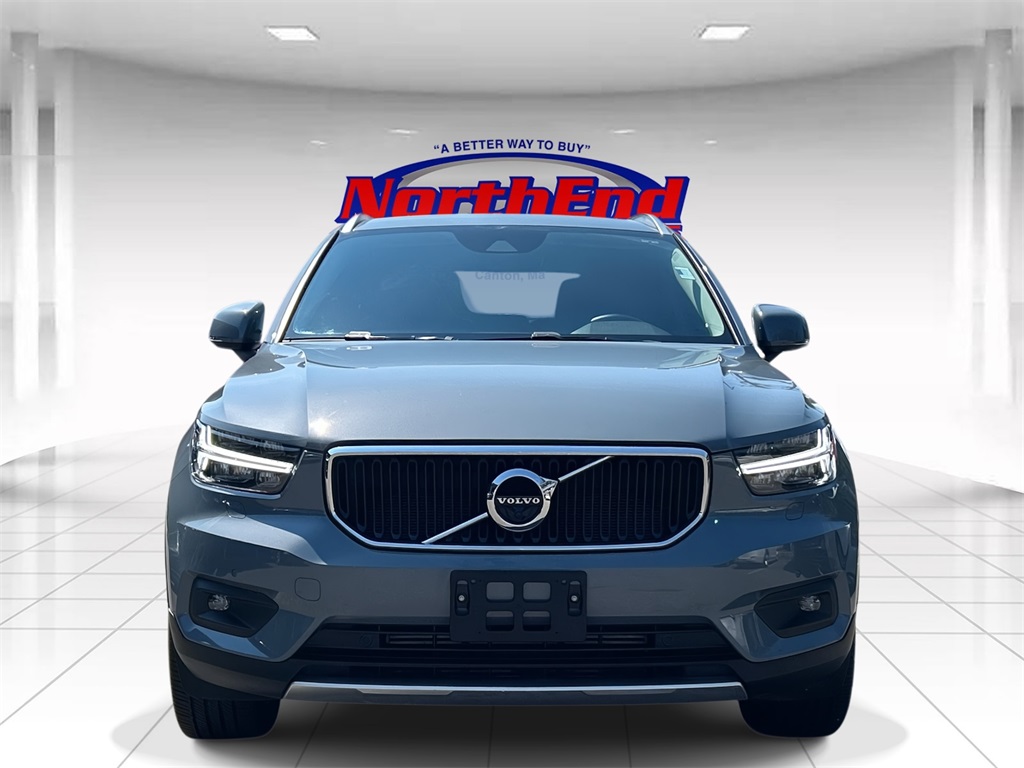 2022 Thunder Gray Metallic Volvo XC40 Momentum AWD SUV